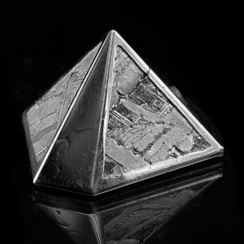 Muonionalusta Meteorite Pyramid // 44 Grams