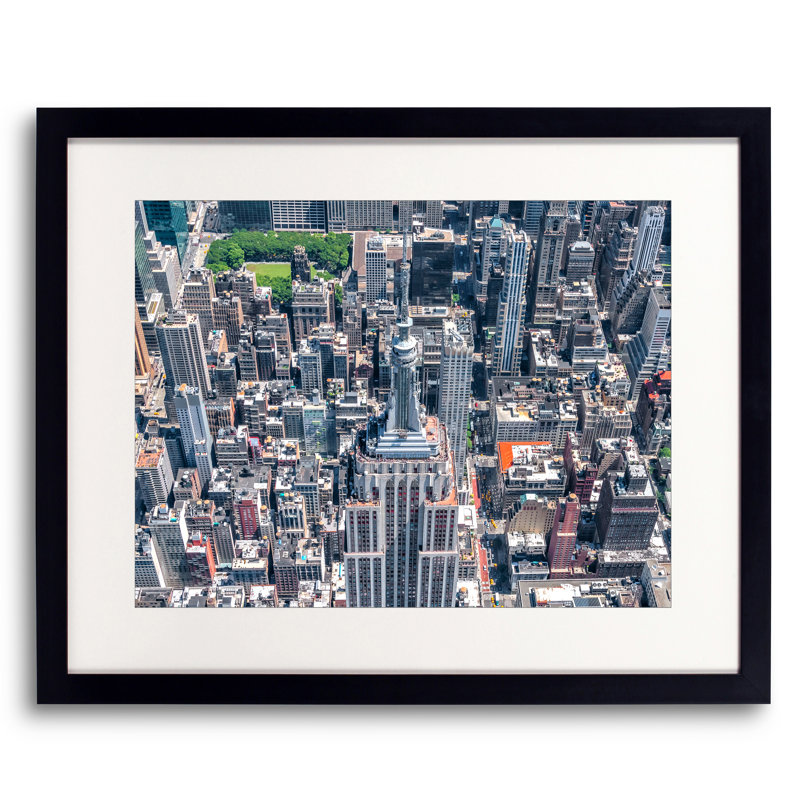 «Empire State Building» par Richard Silver - photographie, 20" H x 16" W, Papier avec cadre noir