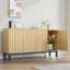 Armoire de rangement en noyer avec quatre portes cannelées, construction et sangles pour le salon de la cuisine, conception sécuritaire
