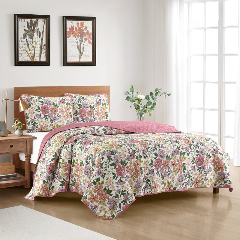 Eira 3 Piece Floral Quilt Set, Queen Quilt + 2 Standard Shams