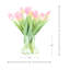 Tulipes disposées dans un vase en verre
