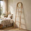 Porte-échelle décoratif Telissa, avec plateau rond, fibre brune naturelle, 72 pouces