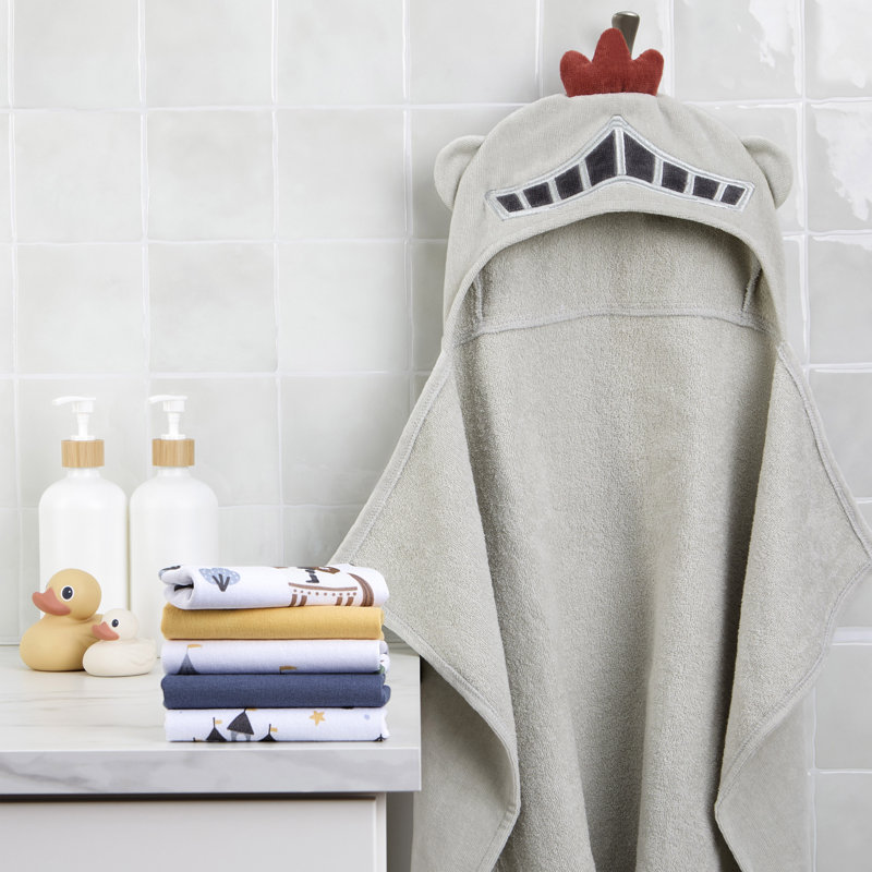 Good Knight 6 Pc Gift Set - Hooded Towel & 5pc Wash Cloths