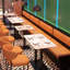 Banc de restaurant rétro-102381988