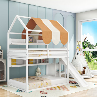 Lit maison en bois avec auvent, glissoire et étagères intégrées