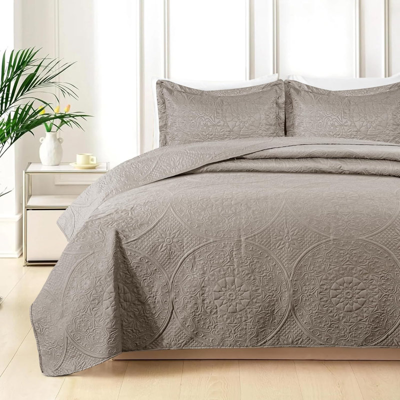 Lightweight Summer Bedspreads - 3 Piece Oversized Quilt Set - Reversible Coverlet Set -Queen Size, Beige Floral