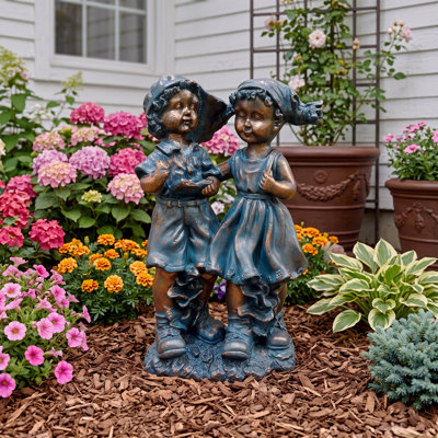 Statues en oxyde de magnésium représentant un garçon et une fille, parfaites comme ornements de jardin, idéales pour les cours, les pelouses et les patios.