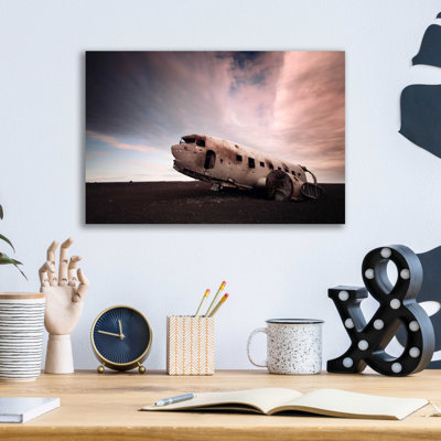 «Island Plane Wreck» par Nina Paponcek