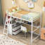 Lit mezzanine blanc avec structure en bois et en bois, bureau, tablettes et tiroirs intégrés