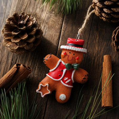 Mignon ornement en résine de bonhomme en pain d'épice comprenant un cordon de suspension en jute convenant à la décoration des arbres de Noël et des couronnes