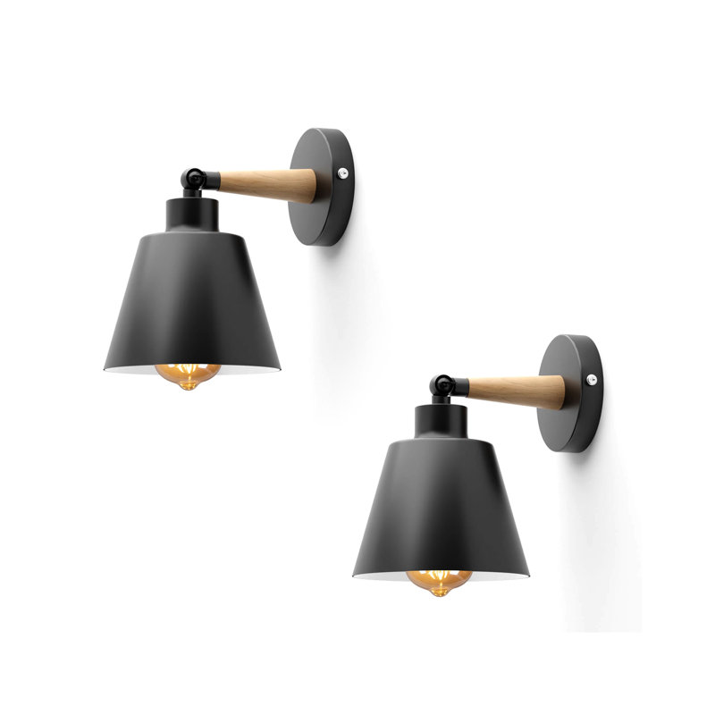 Kempsford Armed Sconce, Yes