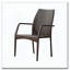 Chaise d'extérieur en osier de style neutre à décor polyvalent