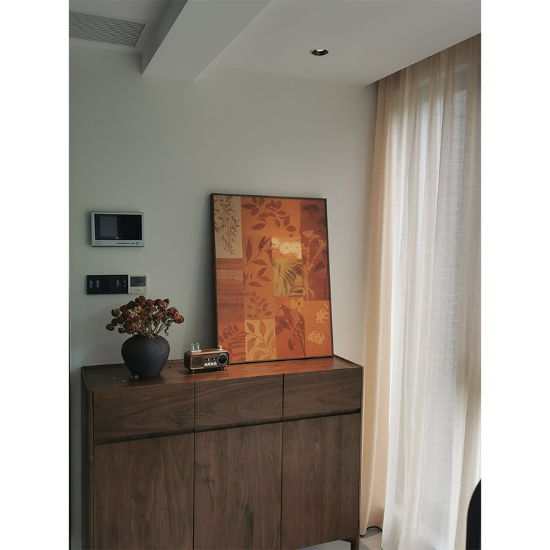 Armoire d'appoint simple et moderne de couleur noyer