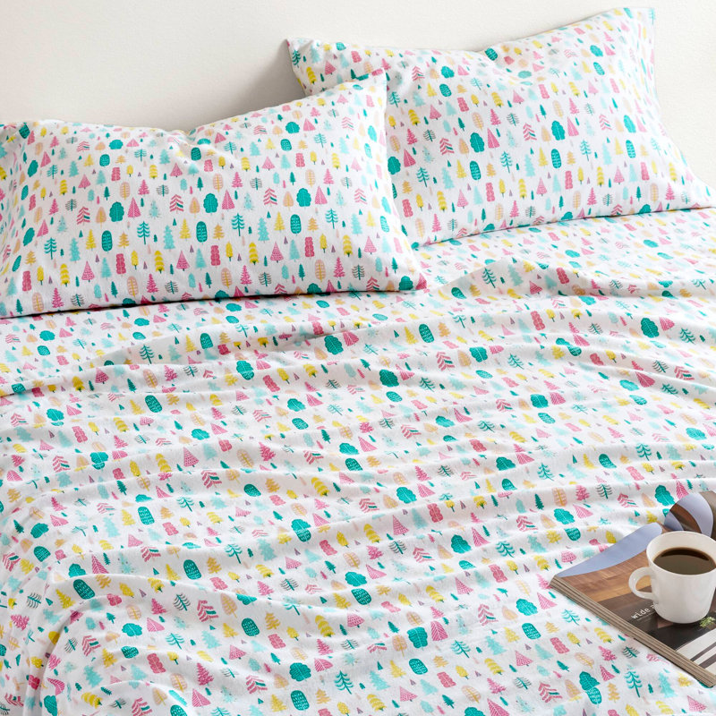 4 PCSSoft Bedding Sets, Queen Duvet Cover + 3 Additional Pieces