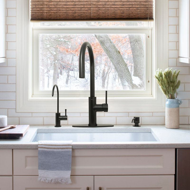 Pull Down Kitchen Faucet with Single Handle and Deck Plate, Matte Black