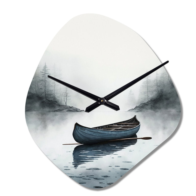 «Canoe On The Lake I» - horloge en métal traditionnelle de forme unique, impression d'horloge asymétrique, Grand