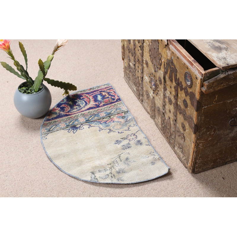 Superbe tapis rond en laine turque bleue, idéal pour ajouter une touche de couleur à votre entrée