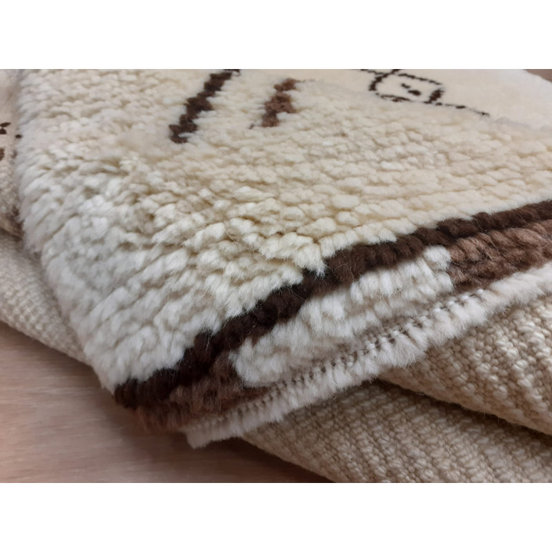 Tapis marocain contemporain noué à la main en laine naturelle non teinte. Options personnalisées disponibles