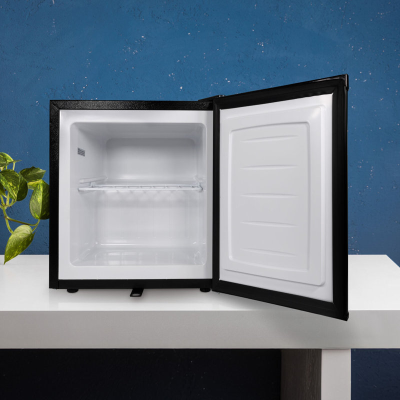 Urban Living 1,1 pi. Cu. Mini congélateur en noir