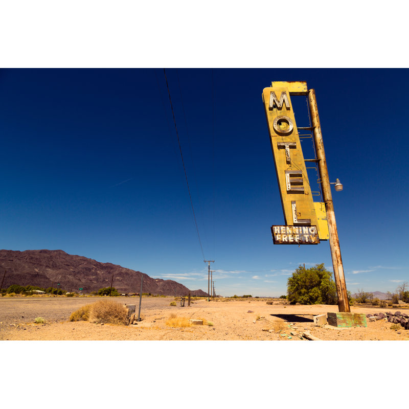 Enseigne de mausolée sur la route 66 - Photographie sur toile tendue, H 32 po x l 48 po