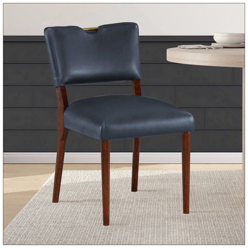 Chaise de salle à manger Bryson en similicuir bleu minuit - durable et élégante avec sièges confortables et poignée dorée