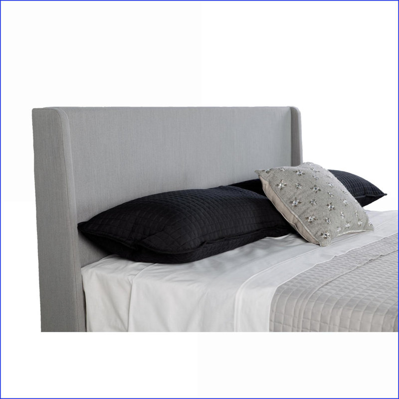 Ensemble de mobilier de chambre à coucher: grand lit tapissier avec tables de chevet 2 lumières noyer | Rembourré | Lits standard