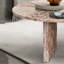 Table basse ronde en marbre naturel rose, 70 cm de diamètre et 32 ​​cm de hauteur, élégante et raffinée, idéale pour le salon. Finition polie, montage facile et rapide. Un meuble unique aux veines apparentes.