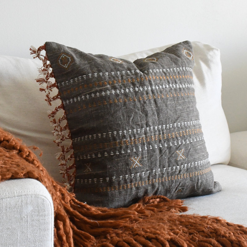Housse de coussin bohème en coton brodé et tissé à la main marron, Brun