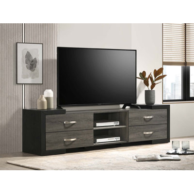 Meuble télé contemporain avec tablettes ouvertes, poignées en métal brossé et rangement spacieux pour les salons modernes