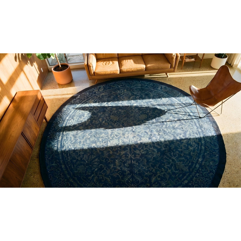 Tapis bleu antique à motif floral chinois des années 1900