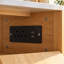 Table d'appoint de 60 cm de hauteur avec station de recharge, tiroir, garde-robe et 2 tablettes ouvertes