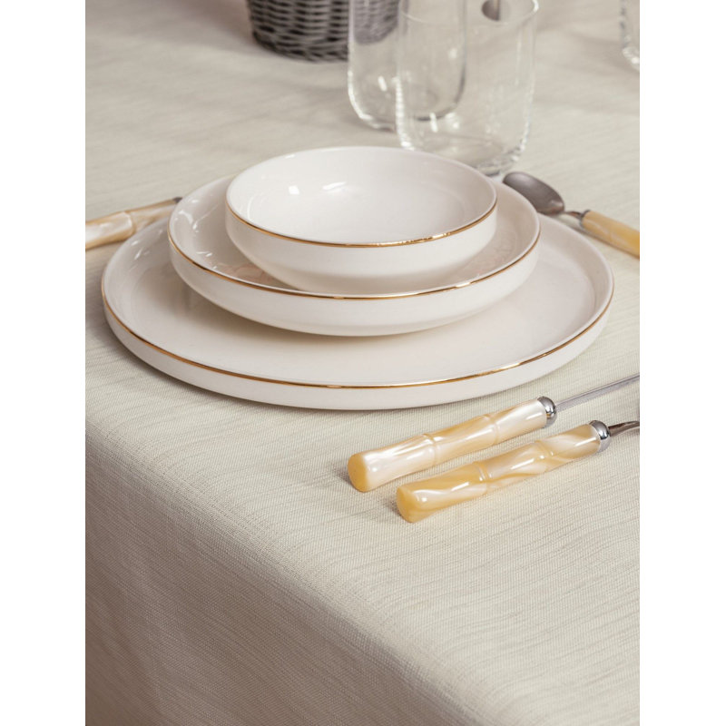 Nappe Elegant Cream - 100% polyester, 61,0 po x 63,0 po | Lavable à la machine à 30 ° C, repassage à basse température | Parfait pour la salle à manger, les mariages et les occasions spéciales, durable et facile à entretenir