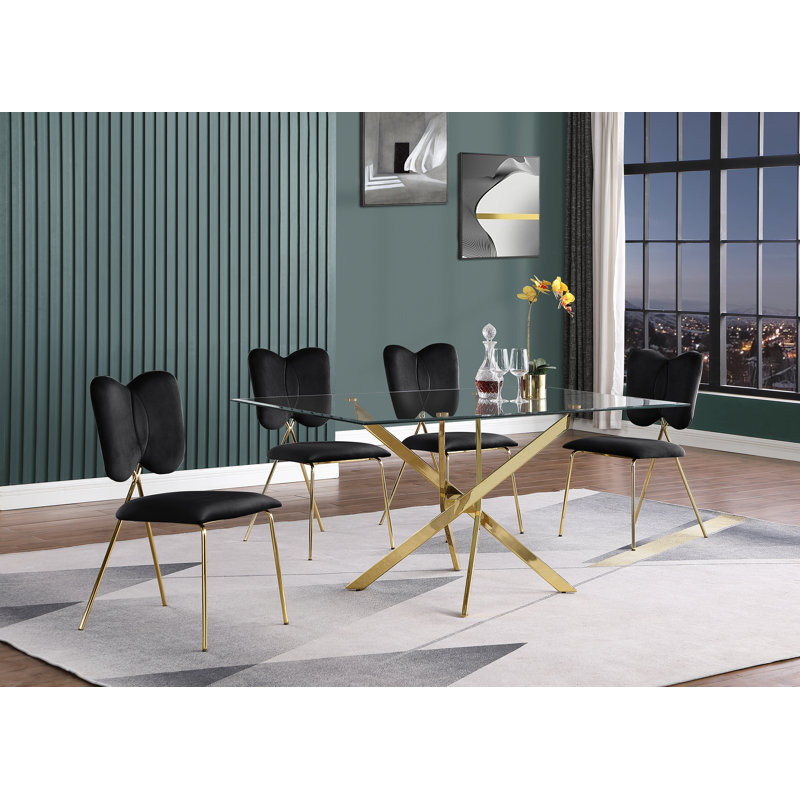 Ensemble repas pour quatre personnes, Noir