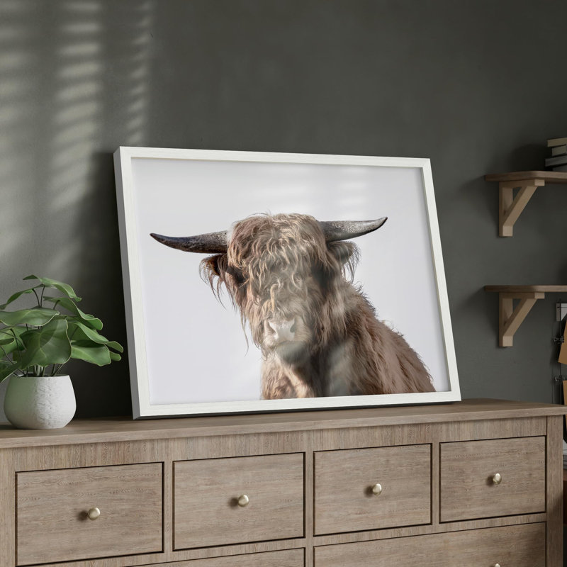 Illustration d'une petite vache Highland à poils longs, Illustration moderne, petit décor, œuvre d'art moderne, Blanc