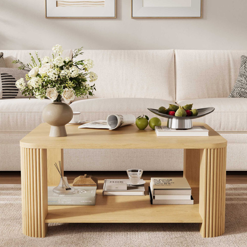Table basse en bois cannelé avec bords arrondis et tablette inférieure Avalie
