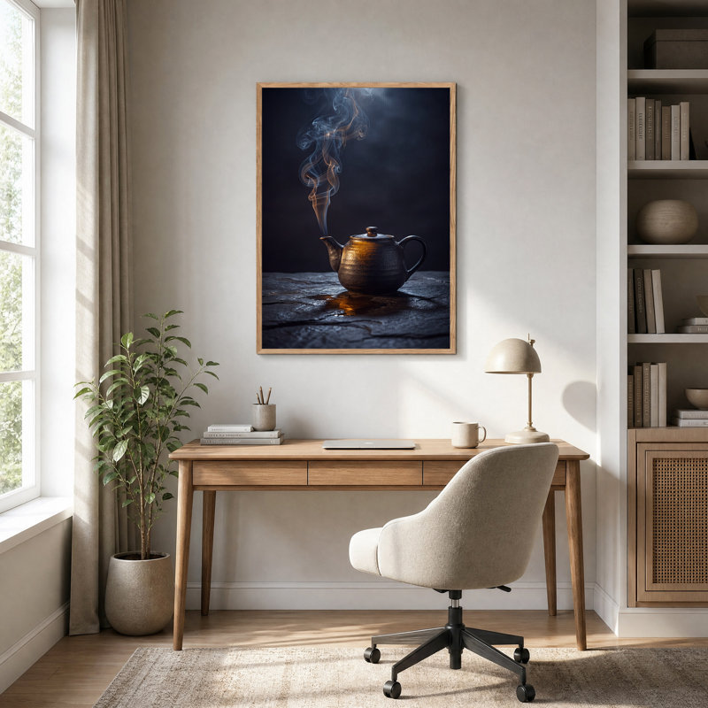 Théière en céramique sur toile ardoise foncée, 24"H x 18"W