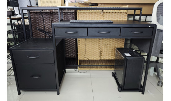 Bureau de jeu de 61 pouces avec tiroirs-classeurs et station de charge REAHome, noir en fibre de carbone