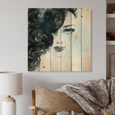 Portrait d'une belle femme aux cheveux bouclés noirs - impression d'art mural en bois Glam