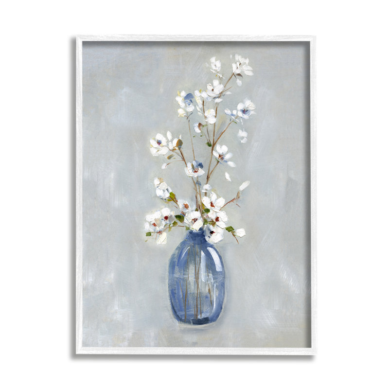Arrangement classique de fleurs blanches dans un vase bleu, peinture Ikebana par Sally Swatland - Peinture