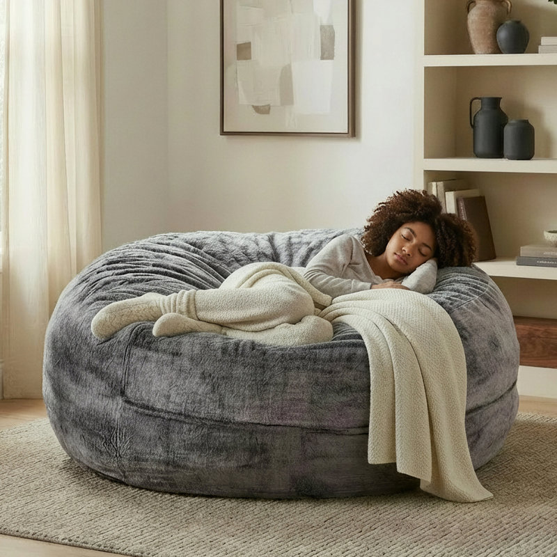 Fauteuil à billes Sealy® Bala, H 27 po x l 60 po x P 60 po, Fausse fourrure taupe