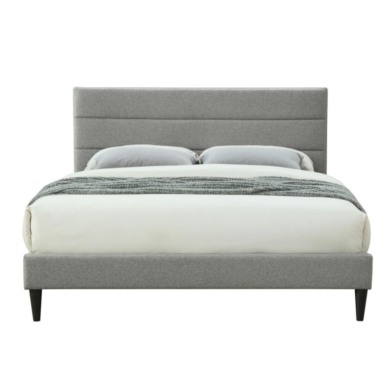 Grand lit dans une boîte en tissu gris avec tête de lit Channel