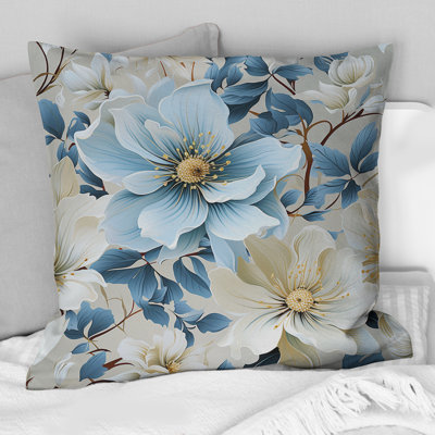 Motif floral blanc et bleu I - Coussin décoratif imprimé floral