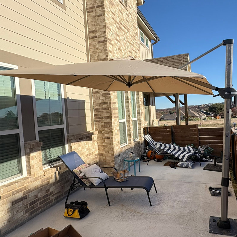 Parasol carré en aluminium décalé en porte-à-faux 8 pi avec rotation à 360 ° et base Kersten