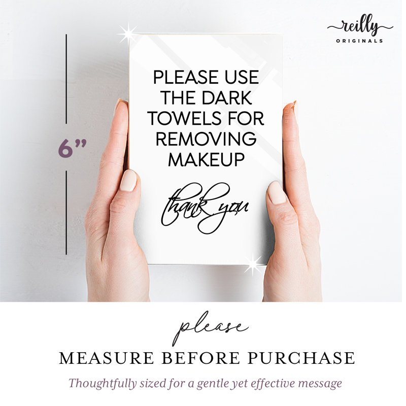 Veuillez utiliser des serviettes foncées pour retirer le panneau de maquillage