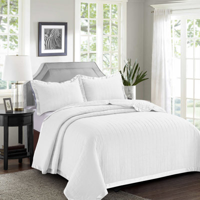 Brayden Studio Tevin Bedspread with Pillowcases