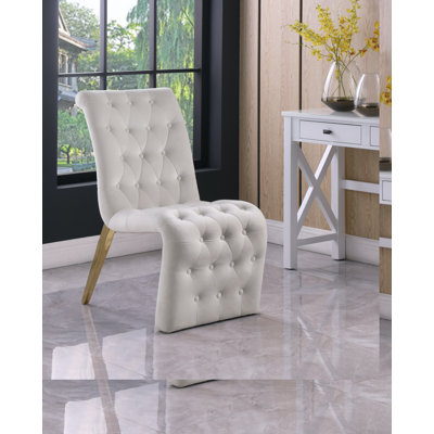 Chaise d'appoint rembourrée en velours capitonné Desroches