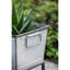 Jardinière en métal rustique en deux pièces avec supports Venellope, parfaite pour ajouter un élément à votre décor