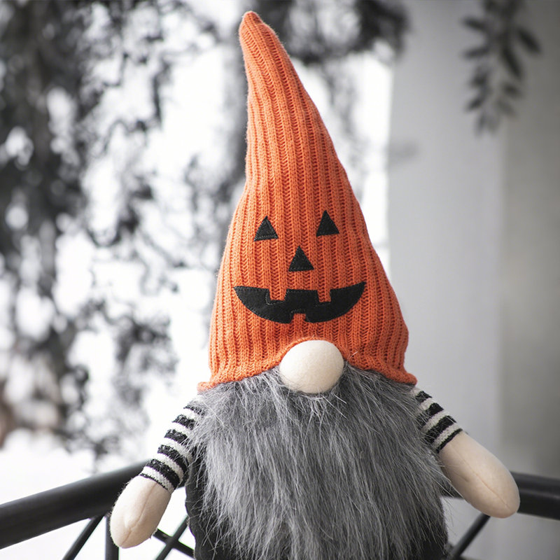 Assortiment de décorations d'Halloween - fantaisiste et fantaisiste pour l'intérieur et l'extérieur