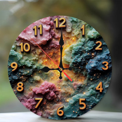 Horloge de la nébuleuse avec chiffres dorés