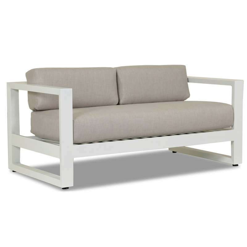 Causeuse d'extérieur Camela de 65 po de largeur avec coussins Sunbrella, Argent coulé Sunbrella®